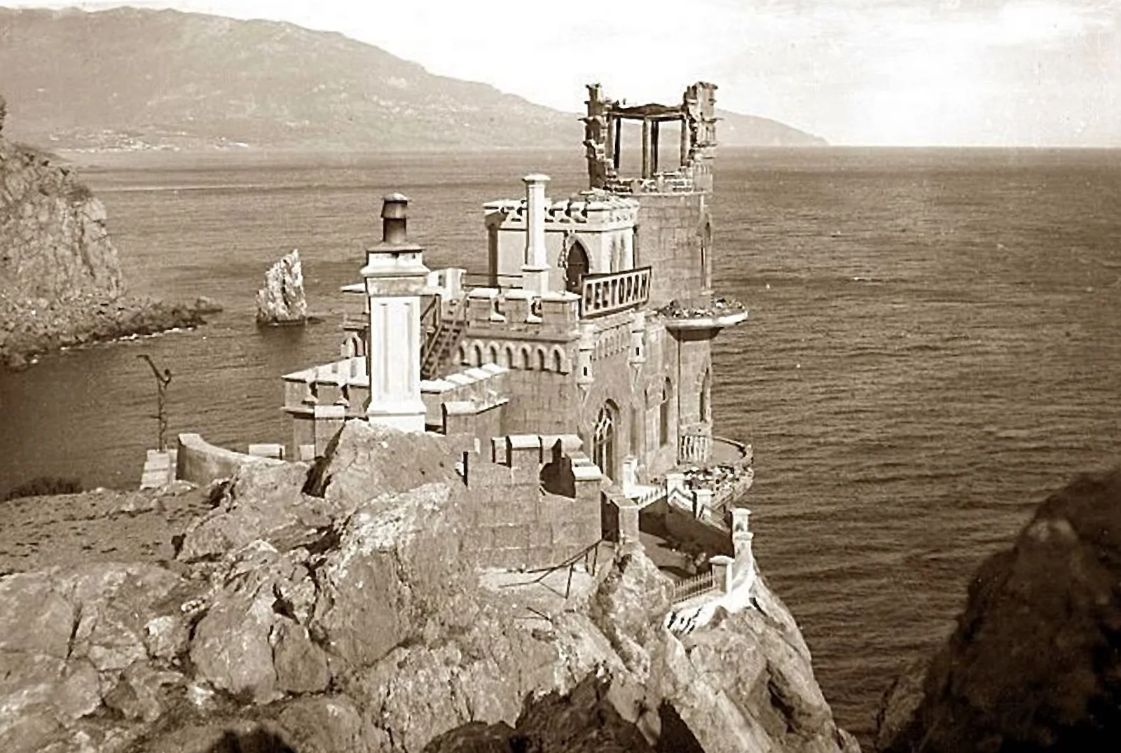 Замок Ласточкино гнездо в Крыму 12