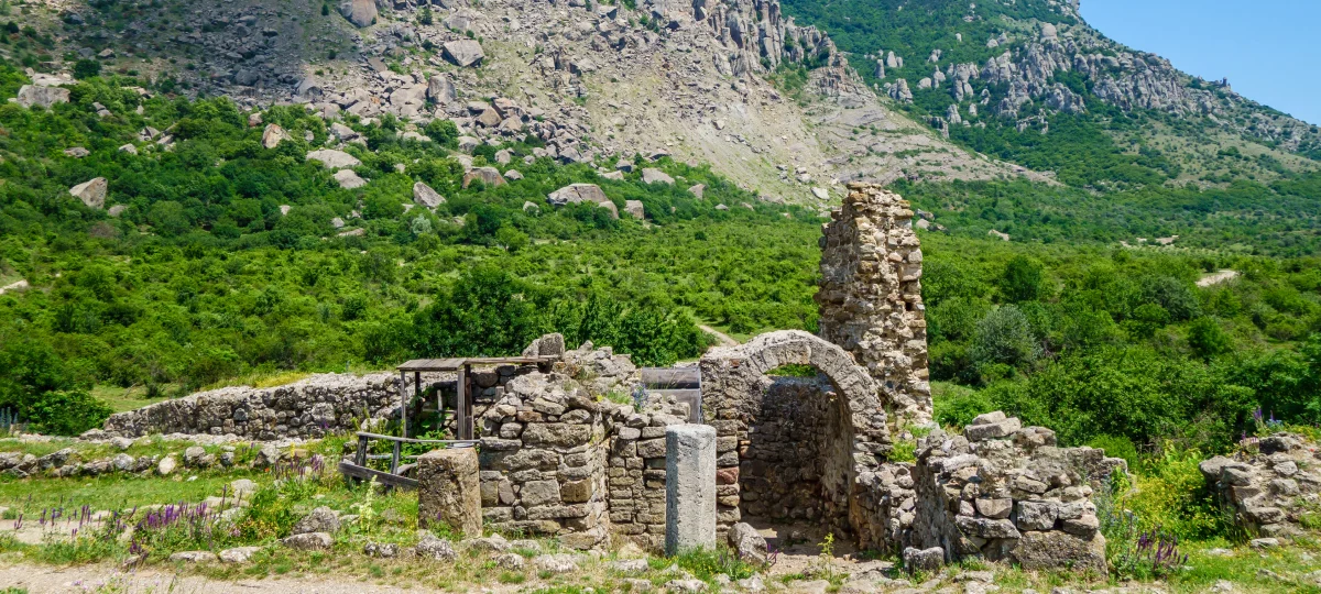 Долина Привидений в Алуште: одна из загадок Крыма 12